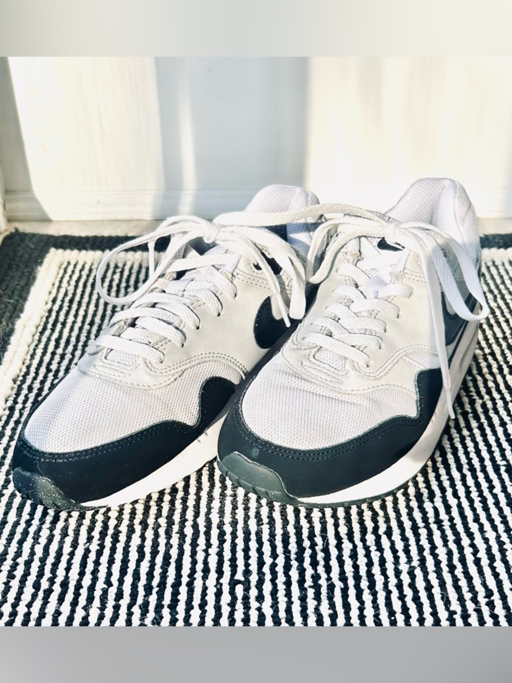 EUC! Unisex Nike Youth Air Max Sneakers